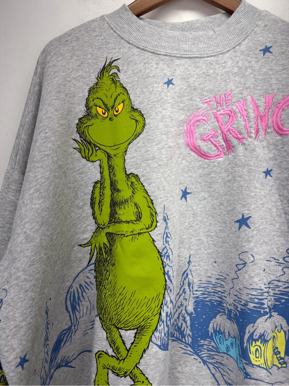 Hybrid Apparel size XL Women’s Gray Grinch Whoville Dr. Seuss Sweatshirt NWT - Picture 3 of 9